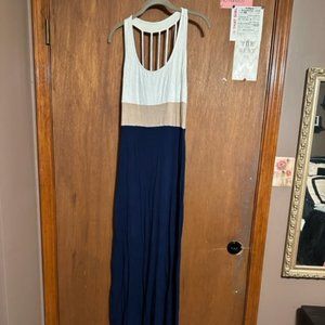 ARDEN B MAXI DRESS SIZE M